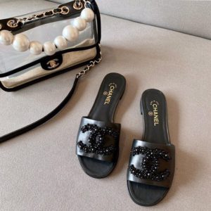 CHANEL LOGO SLIPPER<br>샤넬 로고 슬리퍼<br><i>35-40 SIZE 이태리 양가죽</i>