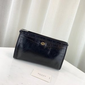 GUCCI GG LOGO CLUTCH<br>구찌 GG 로고 클러치<br><i>28.5x18x9cm 이태리가죽</i>