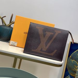 LOUIS VUITTON POCHE TOILETTE CLUTCH<br>루이비통 포쉐 토일렛 클러치<br>[26x20cm 이태리가죽]