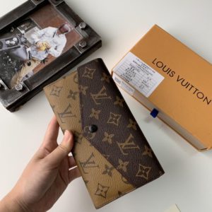 LOUIS VUITTON MONOGRAM WALLET<br>루이비통 모노그램 장지갑<br><i>19x10cm 이태리가죽</i>