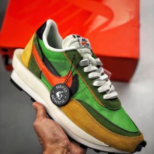 Sacai x NIKE LVD Waffle Daybreak<br>나이키X 사카이 와플 데이브레이크<br><i>남여공용 36-45 SIZE 최상급</i>