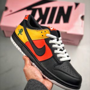 NIKE SB Dunk Low Raygun<br>나이키 SB 덩크 로우 레이건<br><i>남여공용 36-45 SIZE 최상급</i>