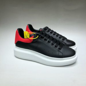 ALEXANDER MCQUEEN OVERSIZED SNEAKERS<br>알렉산더 맥퀸 오버솔 스니커즈<br><i>35-44 SIZE 최상급</i>