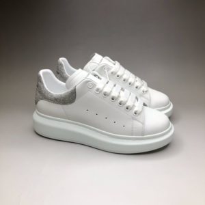 ALEXANDER MCQUEEN OVERSIZED SNEAKERS<br>알렉산더 맥퀸 오버솔 스니커즈<br><i>35-44 SIZE 최상급</i>