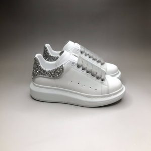 ALEXANDER MCQUEEN OVERSIZED SNEAKERS<br>알렉산더 맥퀸 오버솔 스니커즈<br><i>35-44 SIZE 최상급</i>