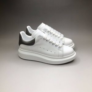 ALEXANDER MCQUEEN OVERSIZED SNEAKERS<br>알렉산더 맥퀸 오버솔 스니커즈<br><i>35-44 SIZE 최상급</i>