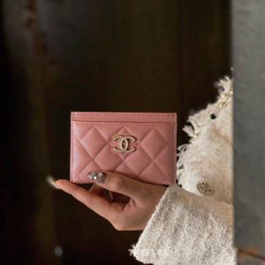 CHANEL CLASSIC CARD WALLET<br>샤넬 클래식 카드 지갑<br><i>11.5×7.5cm 이태리 캐비어소가죽</i>