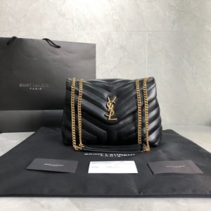 YSL LOULOU SHOULDER BAG<br>입생로랑 룰루 숄더백<br><i>25x17x9cm 이태리송아지가죽</i>