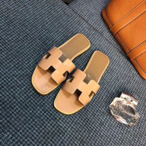 HERMES ORAN SANDAL<br>에르메스 오란 샌들<br><i>35-40 SIZE 이태리 소가죽</i>