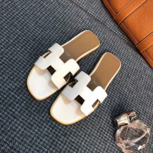 HERMES ORAN SANDAL<br>에르메스 오란 샌들<br><i>35-40 SIZE 이태리 소가죽</i>