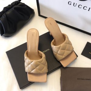 BOTTEGA VENETA PADDED SANDAL<br>보테가 베네타 패디드 샌들<br><i>35-40 SIZE 굽 8cm</i>