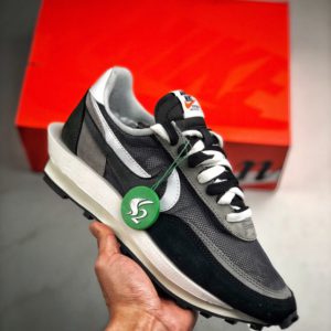 Sacai x NIKE LVD Waffle Daybreak<br>나이키X 사카이 와플 데이브레이크<br><i>남여공용 36-45 SIZE 최상급</i>