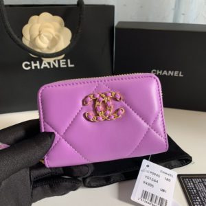 CHANEL 19 FLAP WALLET<br>샤넬 19 플랩 지갑<br><i>11×7.5cm 이태리양가죽</i>