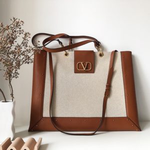 VALENTINO VLING SHOPPER BAG<br>발렌티노 VRING 쇼퍼백<br><i>50x36x10cm 이태리가죽</i>