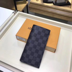 LOUIS VUITTON ALEXANDRE WALLET<br>루이비통 알렉산드르 윌릿<br><i>9x18x1cm</i>