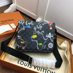 LOUIS VUITTON DISTRICT PM CROSS BAG 루이비통 디스트릭트 크로스 백