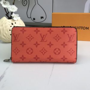 LOUIS VUITTON ZIPPY WALLET<br>루이비통 지퍼 장지갑<br><i>19x10cm</i>