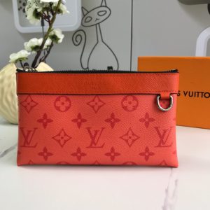 LOUIS VUITTON DISCOVERY POCHETTE<br>루이비통 디스커버리 포쉐트<br><i>20x10cm</i>