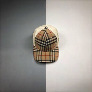 BURBERRY LOGO BALL CAP<br>버버리 로고 자수 볼캡<br><i>FREE SIZE</i>