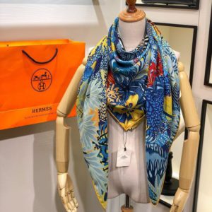 HERMES SCARF<br>에르메스 스카프<br><i>140x140cm 실크60%양모40%</i>