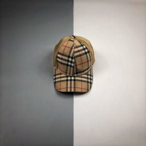 BURBERRY LOGO BALL CAP<br>버버리 로고 자수 볼캡<br><i>FREE SIZE</i>