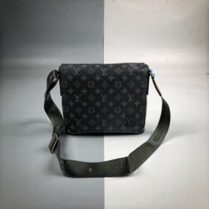 [LOUIS VUITTON] 루이비통 모노그램 이클립스 메신저백 District MM Monogram Eclipse Canvas Messenger Bag