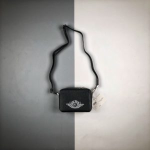 [DIOR x NIKE] 디올 x 에어 조던 메신저백 블랙 Dior x Jordan Wings Messenger Bag Black