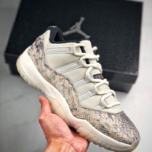 [NIKE] 나이키 에어조던11 로우 네이비 스네이크스킨 GS NIKE AIR JORDAN 11 LOW NAVY SNAKESKIN GS CD6847-102