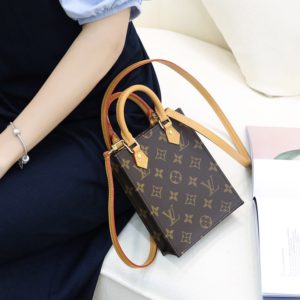 [LOUIS VUITTON] PETIT SAC PLAT MONOGRAM BAG 2020 루이비통 쁘띠 삭 플랫 모노그램 백