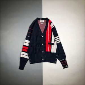 [THOM BROWNE] 톰브라운  TB 20FW 컬러 블로킹 비대칭 니트 가디건