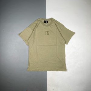 [FEAR OF GOD] 피어오브갓 FOG ESSENTIALS FG Flocking print short sleeve