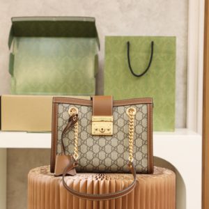 [GUCCI] 구찌 GG수프림 패드락 숄더백 498156