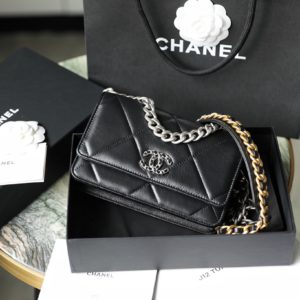 [CHANEL] 샤넬 클래식 체인백 WOC 크로스백