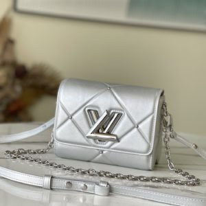 [LOUIS VUITTON] 루이비통 퀼팅 스터드 트위스트 PM M59031