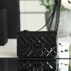 [CHANEL] 샤넬 Chanel 2.55 so Black 페이턴트 카프스킨, 블랙 메탈 B02281