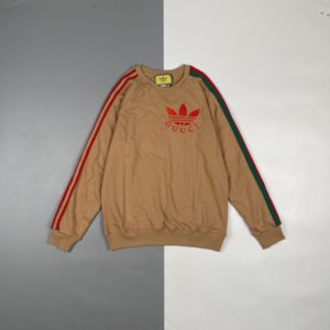 [GUCCI x ADIDAS] 구찌 x 아디다스 22ss 카키 트레포일 자수 크루넥 스웻셔츠