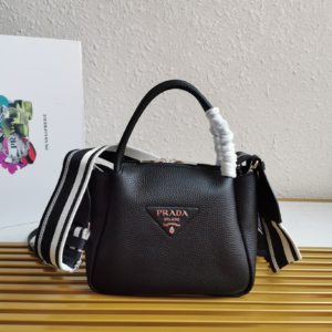 [PRADA] 프라다 블랙 스몰 가죽 핸드백 1BC145