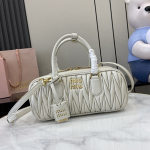 Miu Miu Arcadie Matelasse Bag 미우 미우 아르카디 마테라쎄 양가죽 핸드백 27cm